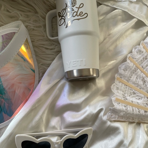 White Bridal Bundle/Goodies - Picture 3 of 7